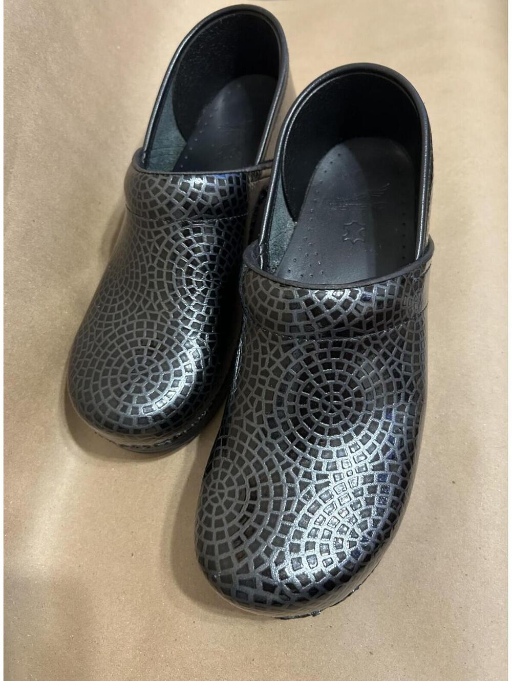 Dansko Women's size 42 - 10.5/11 Black Silver Pattern Clogs Shoes